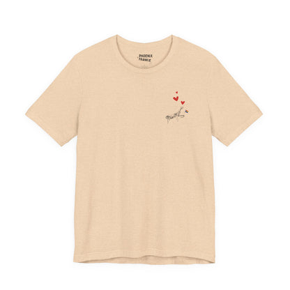 queer mantis love - graphic tee