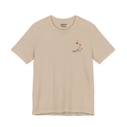 queer mantis love - graphic tee