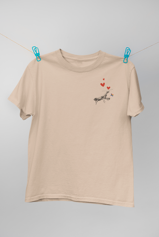queer mantis love - graphic tee